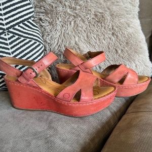 Born Wedge Sandal 7.0M Coral